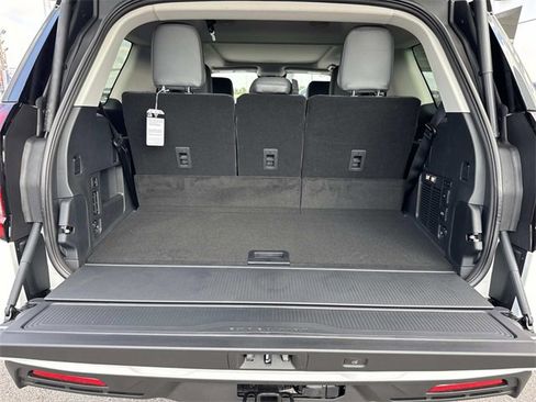 New 2025 Ford Expedition Active image 13