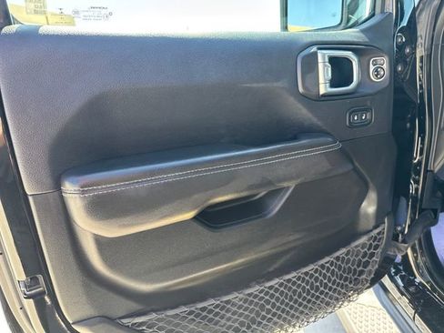 Used 2020 Jeep Gladiator Overland image 10