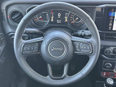 Used 2025 Jeep Wrangler Unlimited Rubicon AWD/4WD image 20