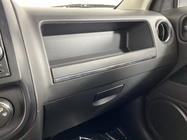 Used 2015 Jeep Patriot Latitude AWD/4WD image 27