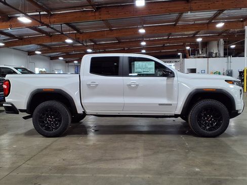 Used 2026 GMC Canyon Elevation image 4