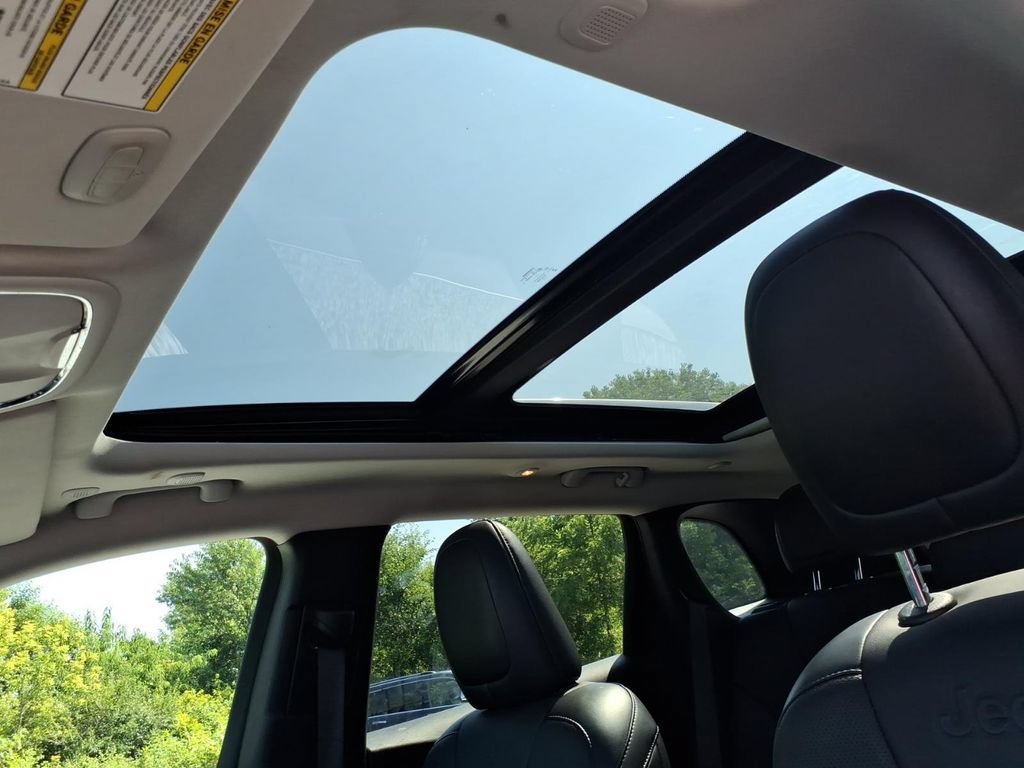 Used 2020 Jeep Cherokee Limited AWD/4WD image 2