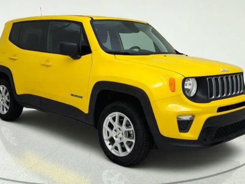 Used 2023 Jeep Renegade Latitude AWD/4WD image 7