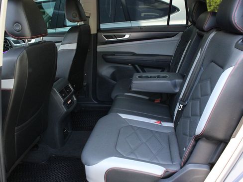Used 2024 Volkswagen Atlas Peak Edition SE AWD/4WD image 19