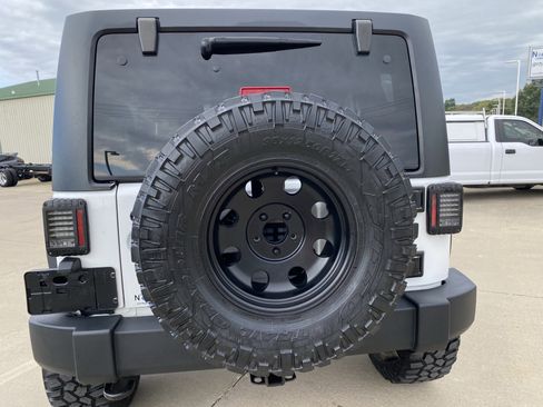 Used 2014 Jeep Wrangler Unlimited Rubicon w/ Connectivity Group image 8