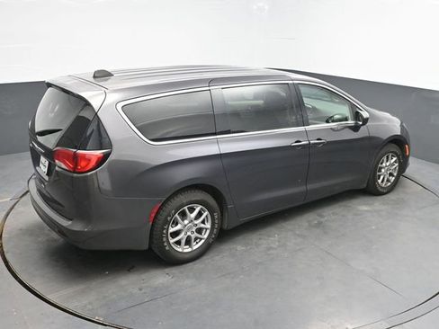 Used 2023 Chrysler Voyager LX image 29