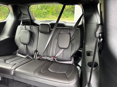 Used 2027 Chrysler Pacifica Select AWD/4WD image 22