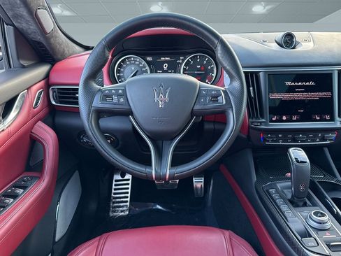 Used 2023 Maserati Levante Trofeo image 29