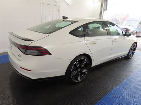 Used 2025 Honda Accord Sport image 6
