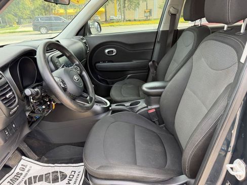 Used 2018 Kia Soul + FWD image 8