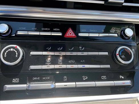 Used 2025 Hyundai Santa Fe SE FWD image 23