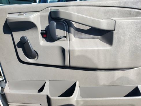 Used 2018 GMC Savana 3500 w/ Driver Convenience Package image 23