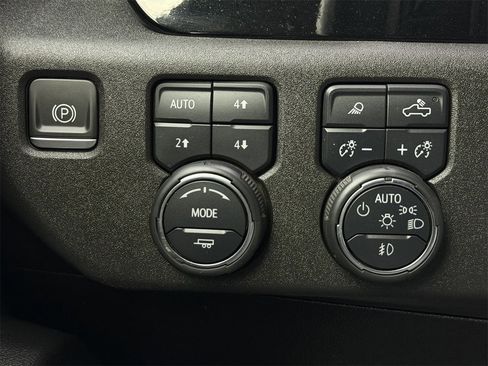 Certified 2024 Chevrolet Silverado 2500 LTZ w/ LTZ Convenience Package image 24