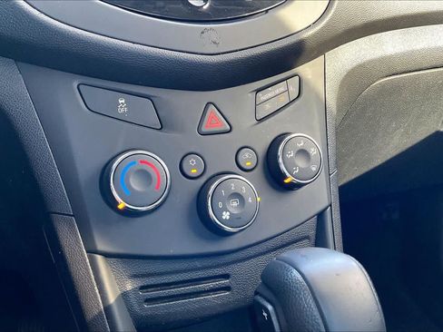 Used 2016 Chevrolet Trax LS FWD image 31