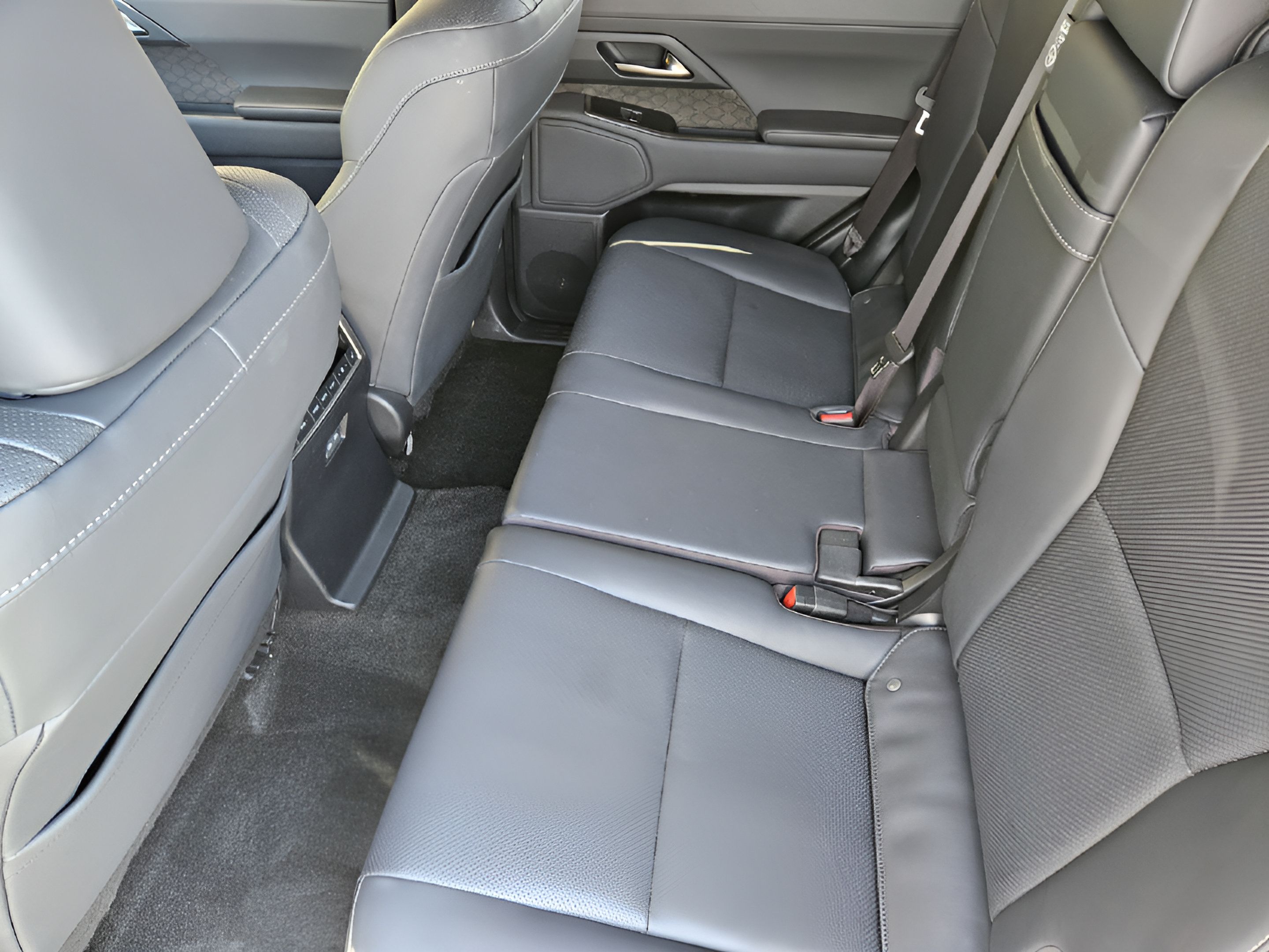 Used 2024 Lexus GX 550 w/ Accessory Package (Z1) AWD/4WD image 22