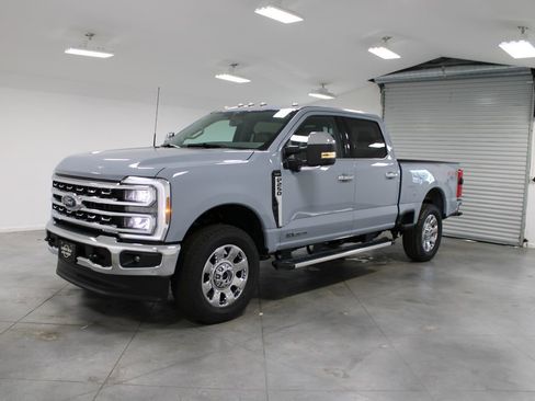 New 2026 Ford F250 Lariat w/ Chrome Package image 3