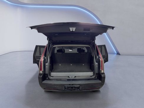 Used 2019 Cadillac Escalade Luxury image 11