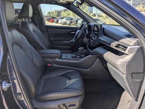 Used 2024 Toyota Highlander XSE FWD image 29