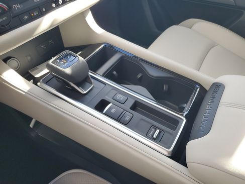 New 2025 Nissan Pathfinder SL w/ Black Appearance Package image 10