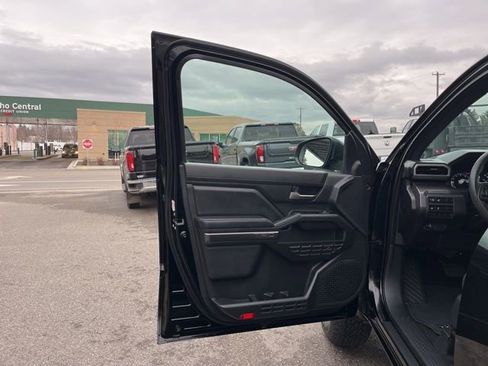 Used 2025 Toyota Tacoma TRD Off-Road image 25