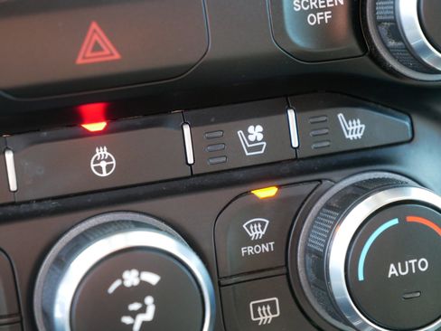 Used 2021 RAM 1500 Laramie image 32