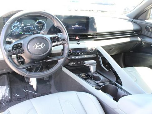 Used 2024 Hyundai Elantra Limited FWD image 12