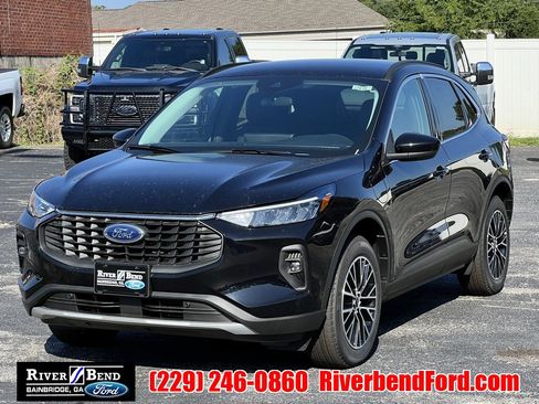 New 2025 Ford Escape SE image 1