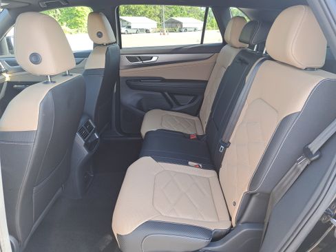 New 2026 Volkswagen Atlas Cross Sport SE FWD image 13