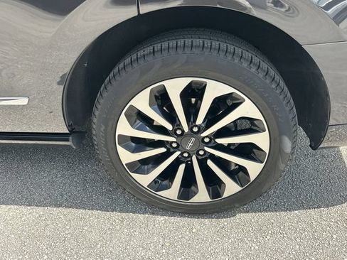 Used 2023 Lincoln Navigator Reserve RWD image 13
