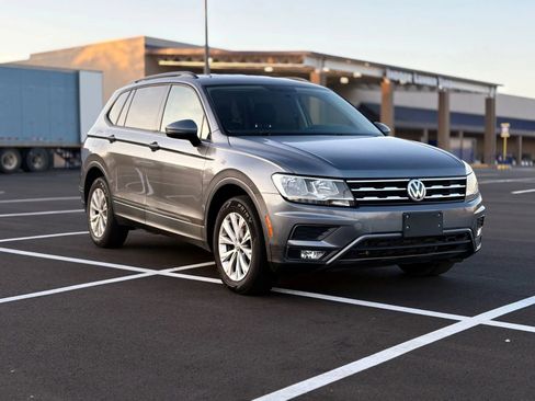 Used 2018 Volkswagen Tiguan S image 7
