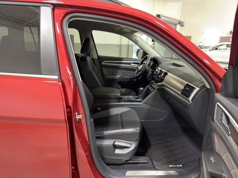Certified 2023 Volkswagen Atlas SE FWD image 36