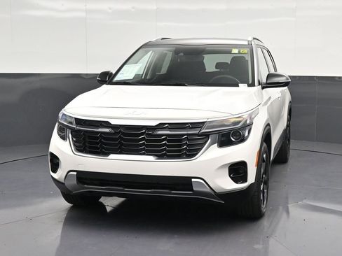 Used 2025 Kia Seltos S FWD image 6