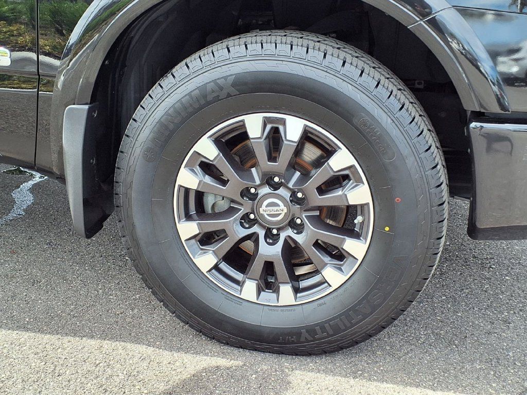 Used 2018 Nissan Titan PRO-4X w/ Pro-4x Convenience Package AWD/4WD image 12