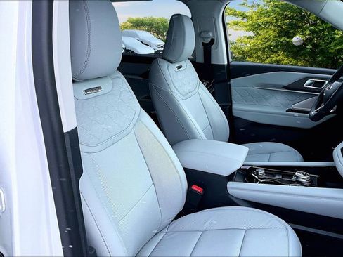 New 2026 Ford Explorer Platinum w/ LUX Leather Package image 8