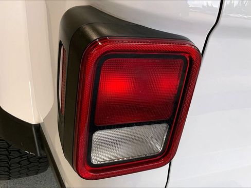 Used 2024 Jeep Gladiator Sport AWD/4WD image 29