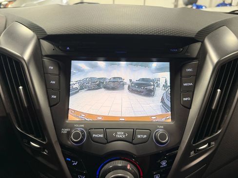 Used 2016 Hyundai Veloster Turbo image 18