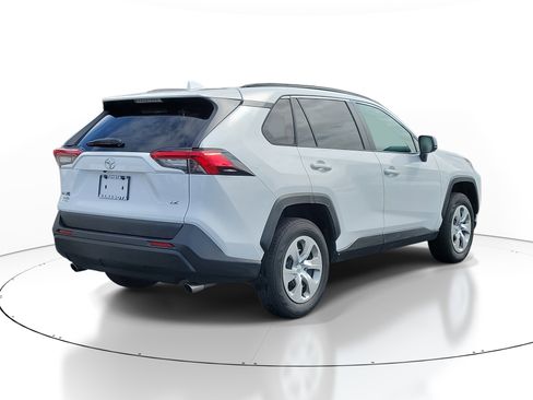 Used 2019 Toyota RAV4 LE image 6