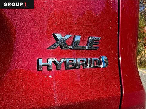 Used 2021 Toyota RAV4 XLE w/ Convenience Package AWD/4WD image 10