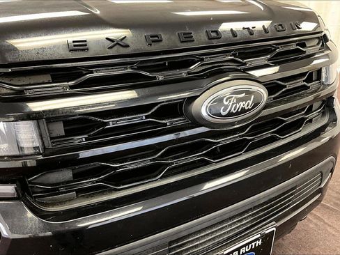 Used 2022 Ford Expedition Max Limited image 30