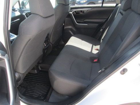 Used 2023 Toyota RAV4 LE AWD/4WD image 10