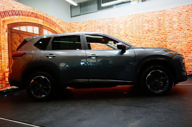 Certified 2025 Nissan Rogue SV AWD/4WD image 5