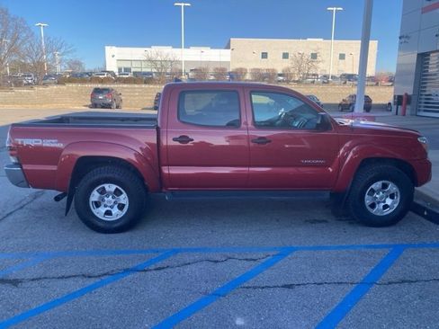 Used 2015 Toyota Tacoma 4x4 Double Cab w/ TRD Off-Road Package image 4