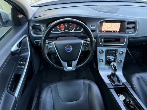 Used 2017 Volvo S60 T5 Inscription image 26