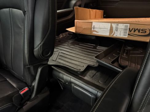 Used 2022 Jeep Wagoneer Series III w/ Premium Group I AWD/4WD image 28