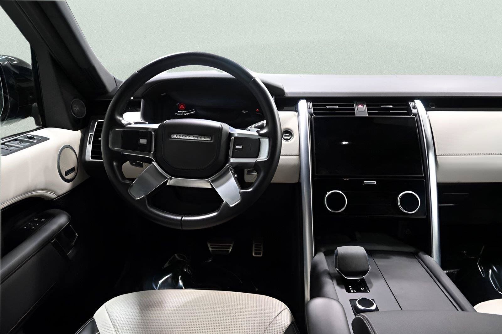 Used 2022 Land Rover Discovery HSE R-Dynamic AWD/4WD image 9