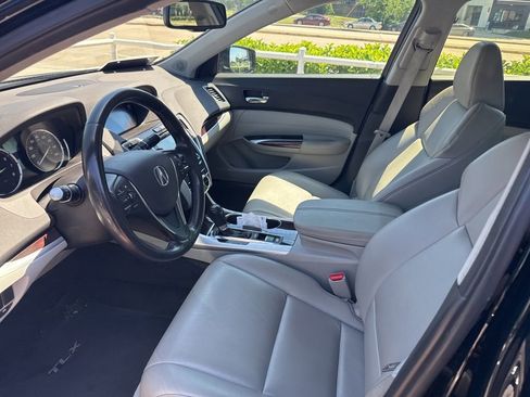 Used 2017 Acura TLX FWD image 2