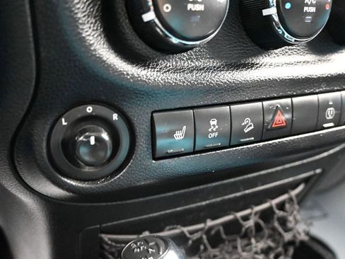 Used 2018 Jeep Wrangler Unlimited Sahara AWD/4WD image 18