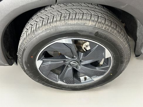 Used 2024 Nissan Rogue SV image 11