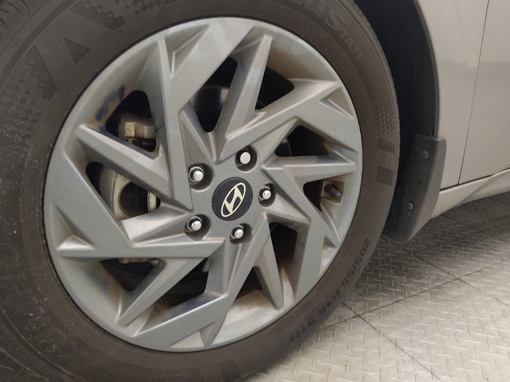 Used 2024 Hyundai Elantra SEL FWD image 31