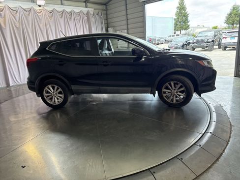 Used 2017 Nissan Rogue Sport S w/ S Appearance Package FWD image 4